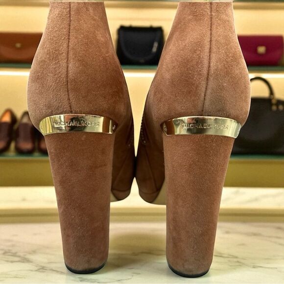 Michael Kors l Tan Suede Heel Booties l Side Zip l Gold Hardware l 8.5 l EUC - Picture 11 of 11